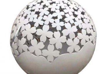 不锈钢花朵图案镂空球雕塑