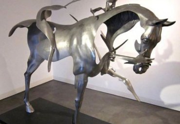 不锈钢抽象骑马人物雕塑