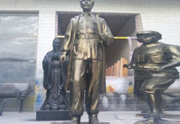 西方名医白求恩铜雕