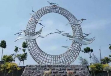不锈钢镂空圆环海鸥雕塑