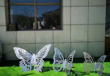 不锈钢镂空镜面蝴蝶雕塑