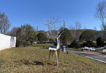 公园不锈钢镜面梅花鹿雕塑