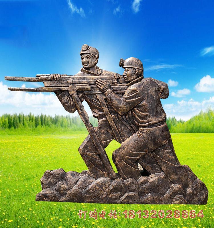 戴安全帽的工人铜雕
