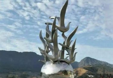 广场不锈钢和平鸽地球雕塑