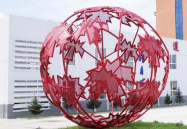 广场不锈钢枫叶镂空球雕塑
