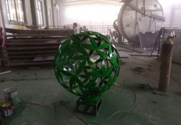 竹叶不锈钢镂空球雕塑