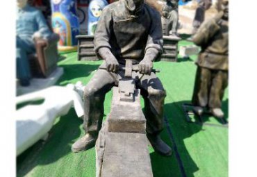 古代民俗木匠人物铜雕