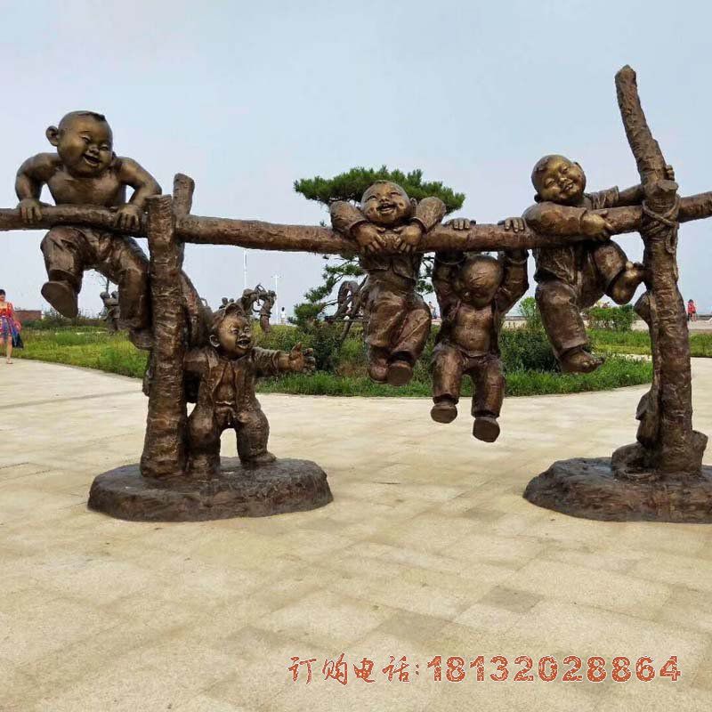 童趣主题爬树的儿童铜雕