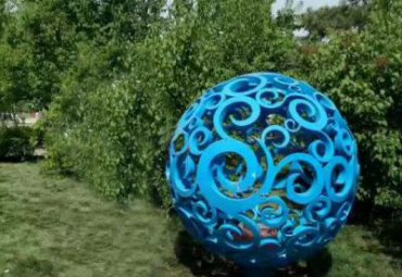 公园不锈钢彩色镂空球雕塑