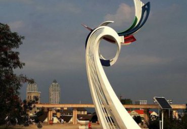 广场不锈钢抽象飞翔的仙鹤雕塑