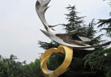 公园不锈钢抽象凤凰心形雕塑