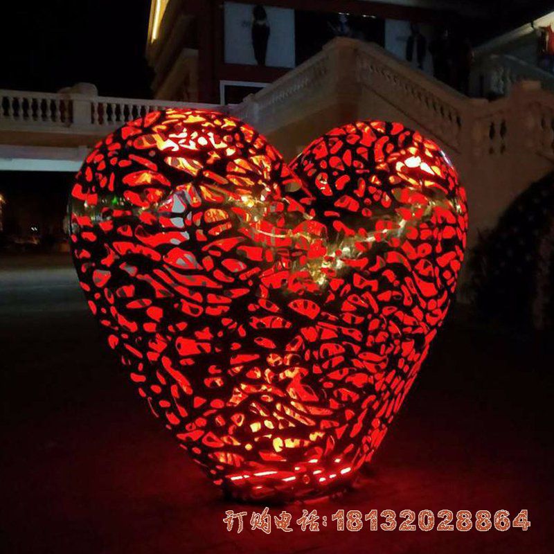 小区不锈钢镂空心形灯罩雕塑