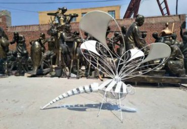 小区不锈钢喷漆蜻蜓雕塑 