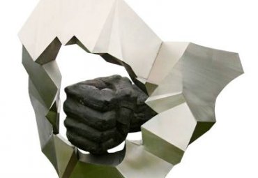 企业不锈钢拳头突破雕塑