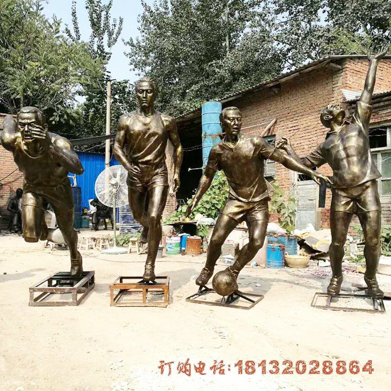 公园踢足球人物铜雕