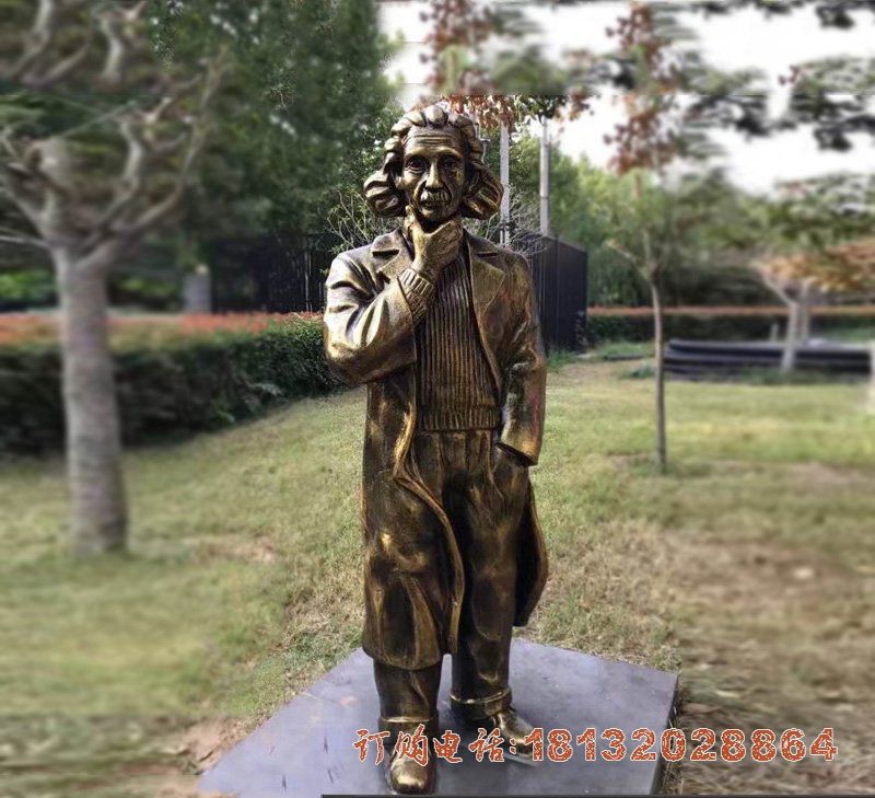 公园西方名人爱因斯坦铜雕