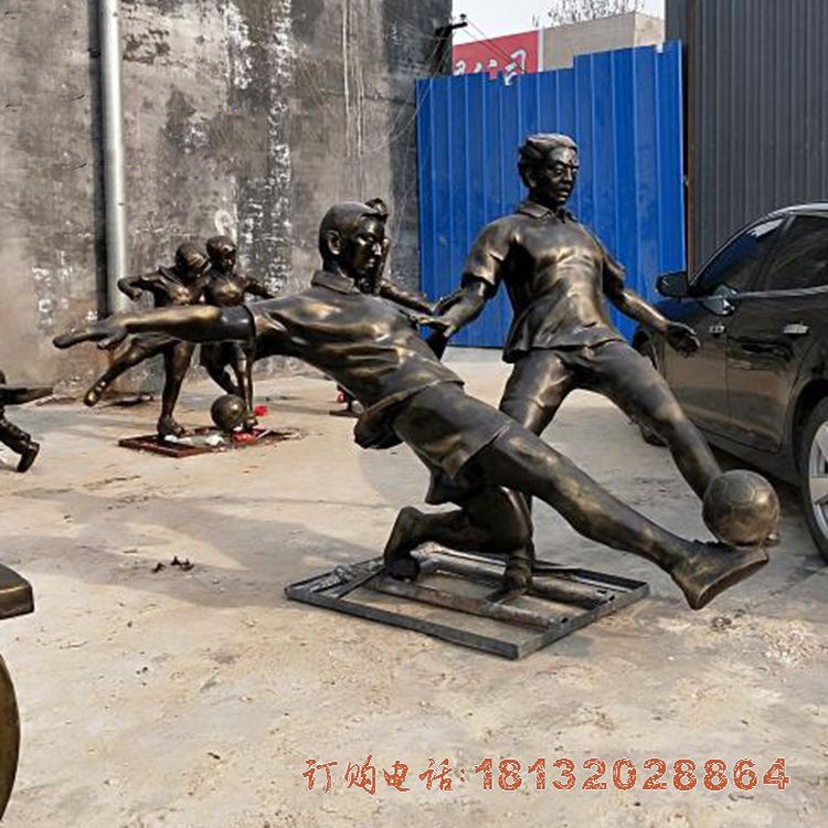 公园踢足球运动人物铜雕