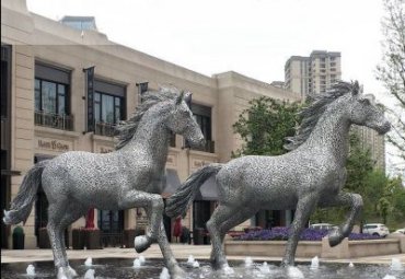 水景不锈钢镂空马雕塑