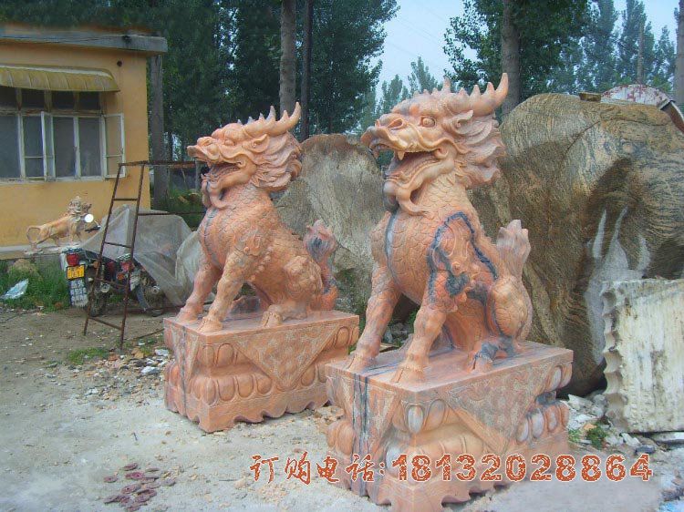 晚霞红门口镇宅石雕麒麟