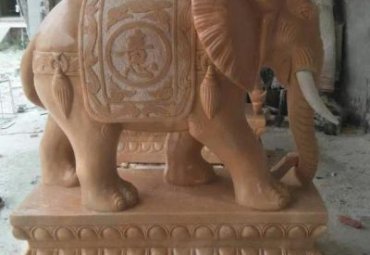 晚霞红门口如意石雕大象