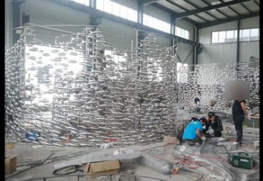 小区不锈钢鱼群风暴雕塑