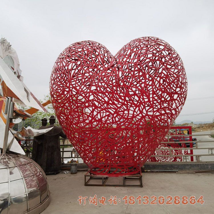 不锈钢镂空红色心型雕塑