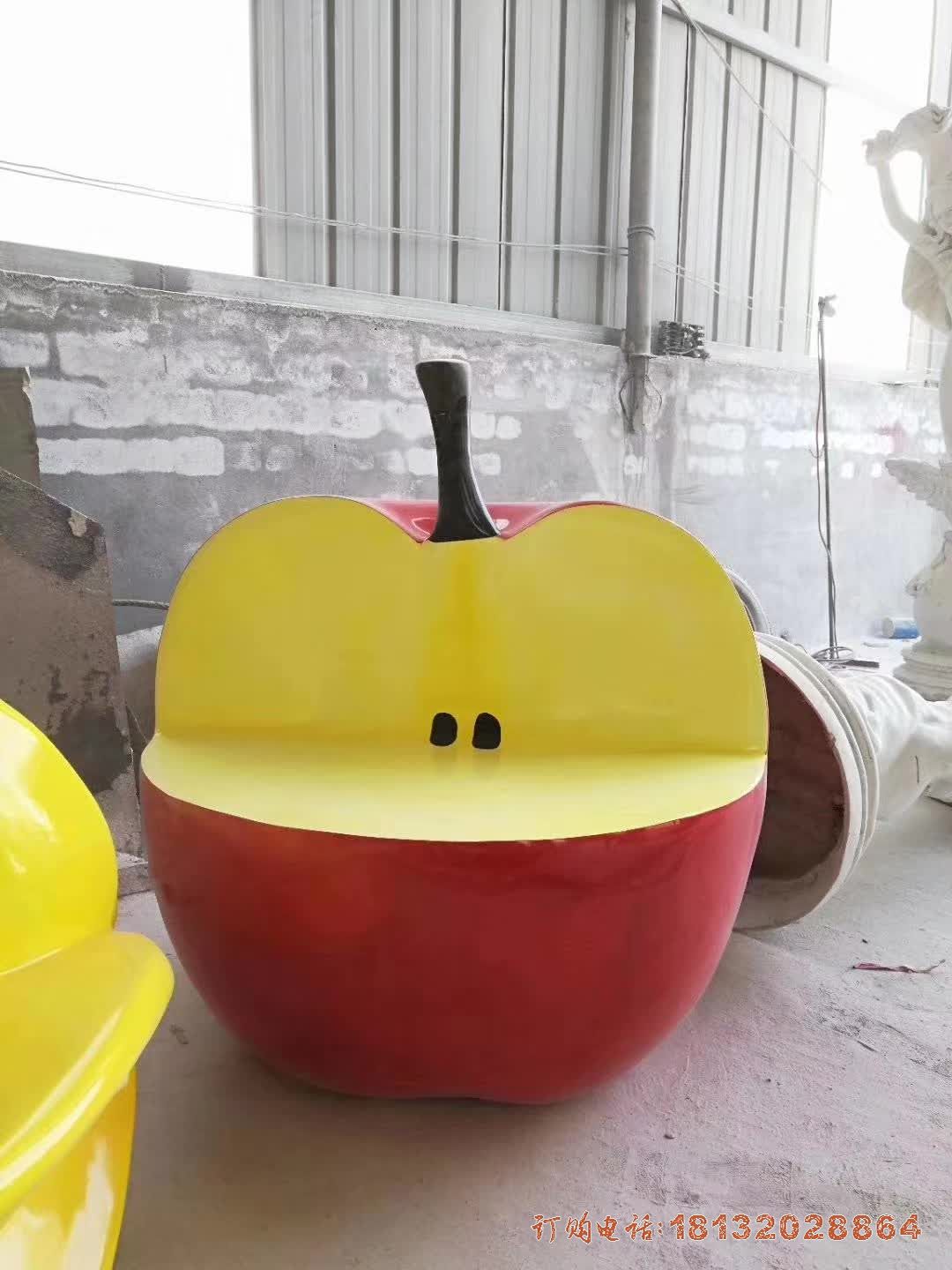 不锈钢半块苹果座椅雕塑