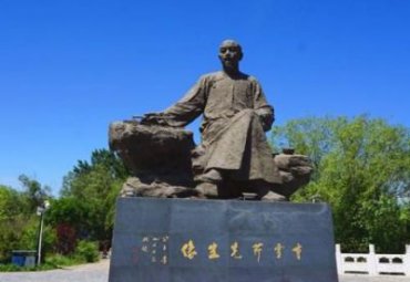 河北某公园古代名人曹雪芹石雕案例