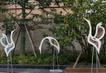 重庆某小区不锈钢抽象仙鹤案例