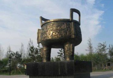 浙江某景区三足圆鼎铜雕案例