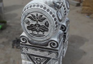 北京某庭院荷花浮雕抱鼓石石雕案例