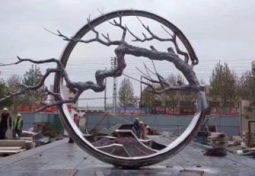 江苏某小区不锈钢圆环树枝雕塑案例