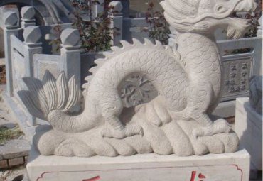 黑龙江某景区大理石生肖龙雕塑案例