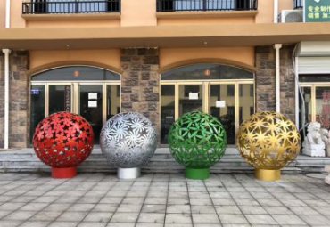 浙江某小区不锈钢梅兰竹菊镂空球案例