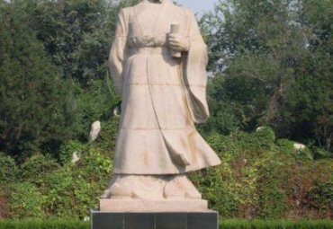 河北某公园古代名人魏征石雕案例