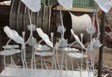 青海某酒店不锈钢荷花荷叶雕塑案例