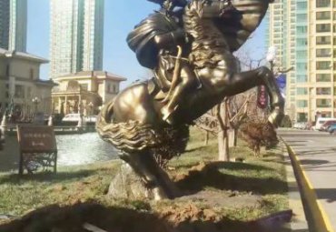 上海某小区西方名人拿破仑铜雕案例