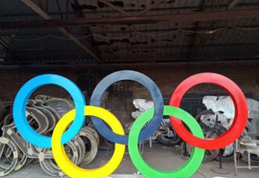 浙江某公园不锈钢彩色五环雕塑案例