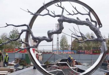 河南某小区不锈钢圆环树枝雕塑案例