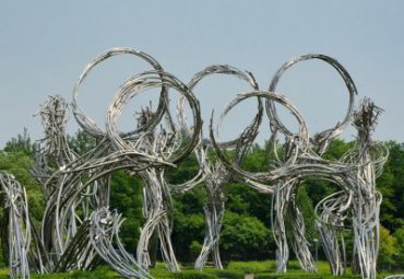 贵州某公园不锈钢抽象五环雕塑案例