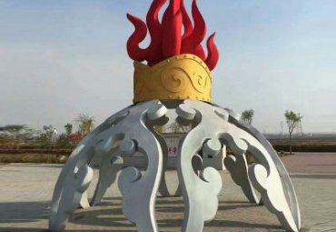 云南某县城广场不锈钢祥云火炬雕塑案例