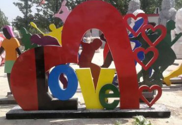 河南某公园不锈钢LOVE字母雕塑工程