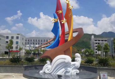 湖北某企业不锈钢彩色抽象帆船雕塑项目