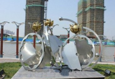 陕西某公园不锈钢抽象荷花荷叶雕塑工程