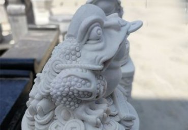 黑龙江某企业汉白玉招财金蟾雕塑工程