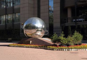 山西某校园不锈钢地球造型雕塑项目
